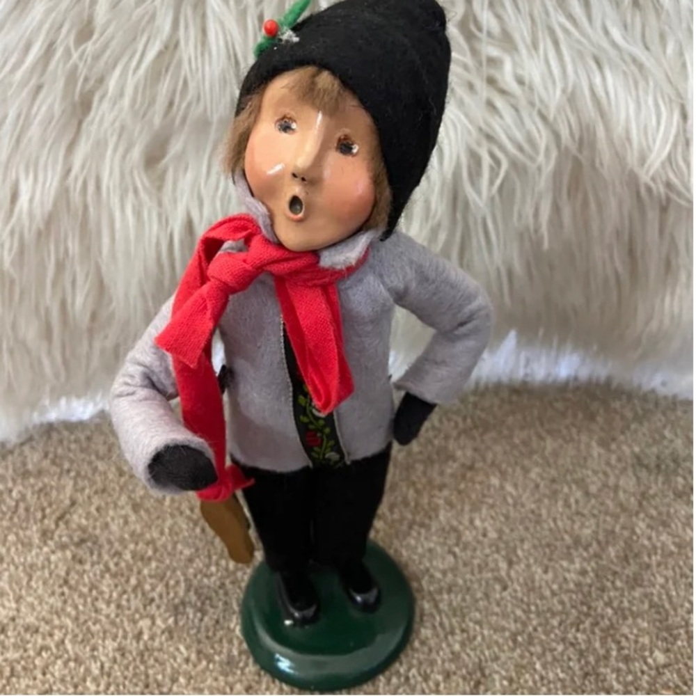 Collectible Byers Choice Carolers
1996 Man With red bow and ski